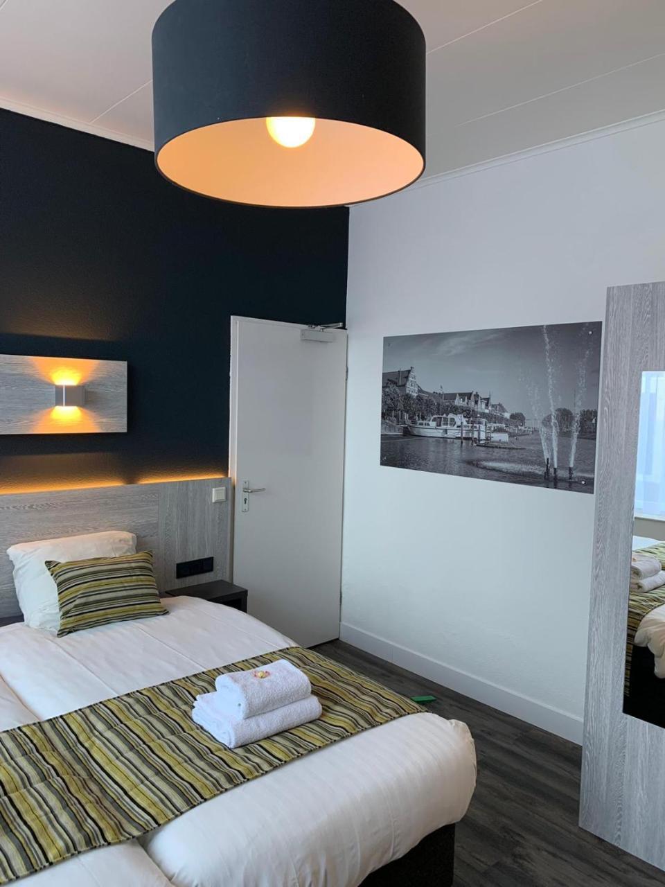 Sas van Gent Hotel & Appartementen Royal מראה חיצוני תמונה