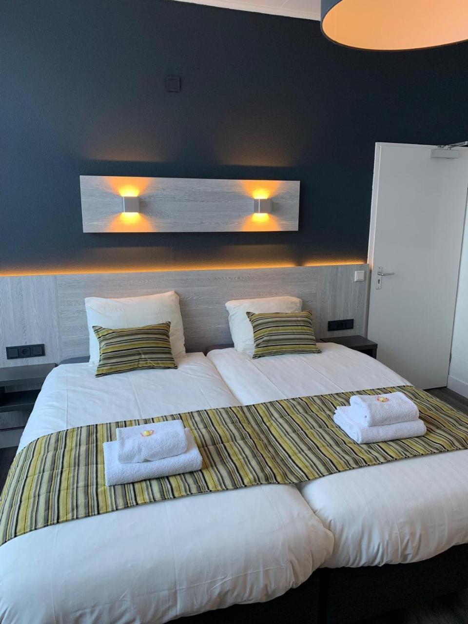 Sas van Gent Hotel & Appartementen Royal מראה חיצוני תמונה